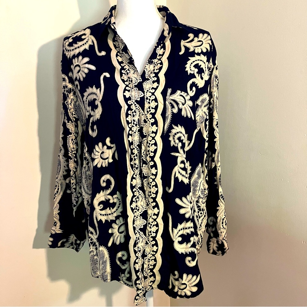 5/$20 Xinqu vintage black/cream intricate de sight collar blouse, long sleeve, M